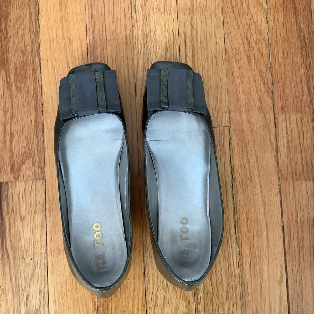 Elegant patent leather shoes with small heels